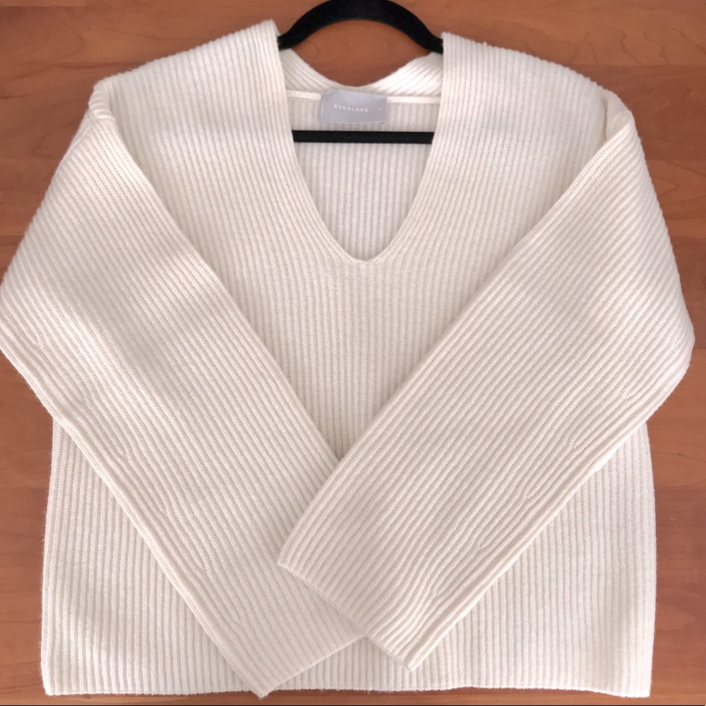 Everlane Oversized Cashmere Rib V-neck Sweater in Size M (color Ivory)